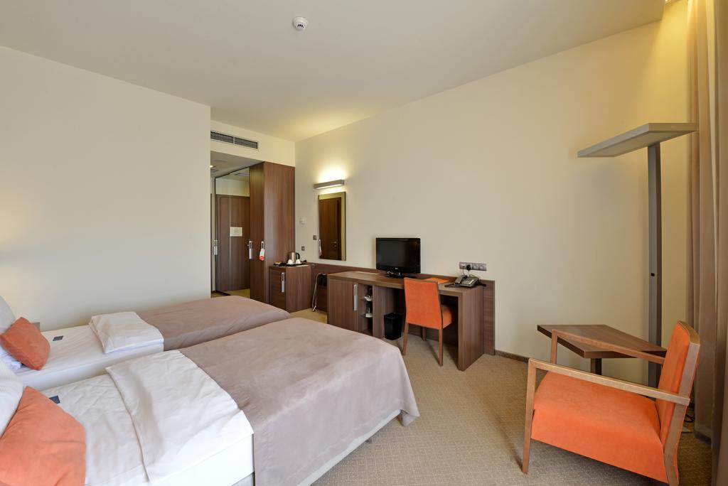 Hotel Budweis Екстер'єр фото