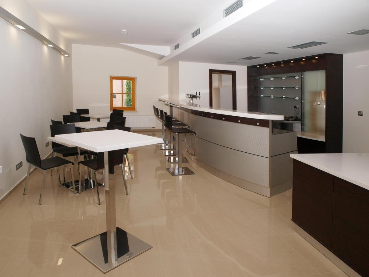 Hotel Budweis Екстер'єр фото